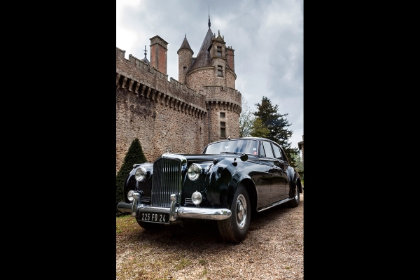 Looktrope France Miallet Château Lambertie Bentley