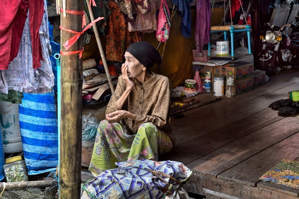 Looktrope Thailande Phang-Nga Koh-Panyi Marché Femme